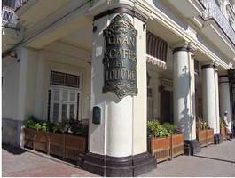 tributo-en-la-acera-del-louvre