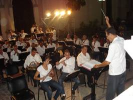 retreta-habitual-de-la-banda-de-concierto
