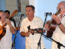 tradicion-en-la-casa-con-el-trio-colonial