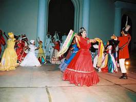 danza-en-paisajes-publicos-y-teatro-callejero-romerias-de-mayo