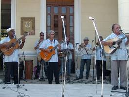 fiesta-en-la-plaza