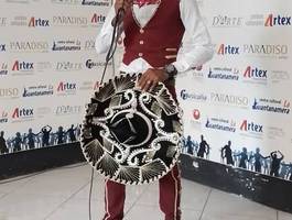 entre-mariachis-charros-y-canciones