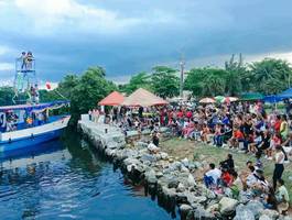 musica-grabada-y-ofertas-gastronomicas-en-el-malecon-pinero