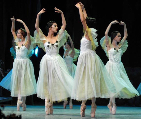 presentacion-del-ballet-de-camaguey-el-ballet-folclorico-y-estudiantes-de-la-ensenanza-artistica