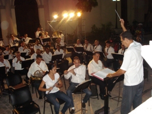 retreta-habitual-de-la-banda-de-concierto