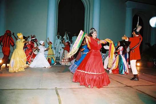 danza-en-paisajes-publicos-y-teatro-callejero-romerias-de-mayo