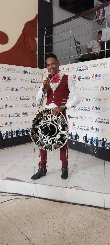 entre-mariachis-charros-y-canciones