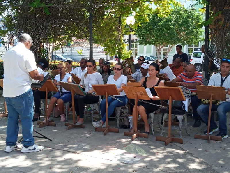 presentacion-de-la-banda-de-conciertos-de-trinidad