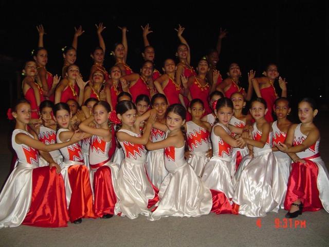 desfile-dedicado-al-dia-internacional-de-la-danza-con-la-agrupacion-sangre-gitana-la-andariega